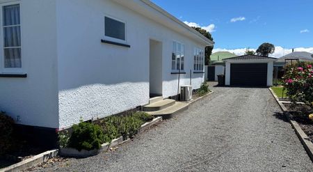 Low maintenance, close to town - Photo 4