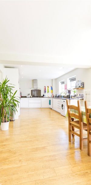 Upper Broadmoor Road, Crowthorne Upper Broadmoor Road, Crowthorne - Photo 1