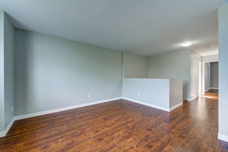 For Lease - 5 Tulip Drive, Tillsonburg, Ontario - Photo 2