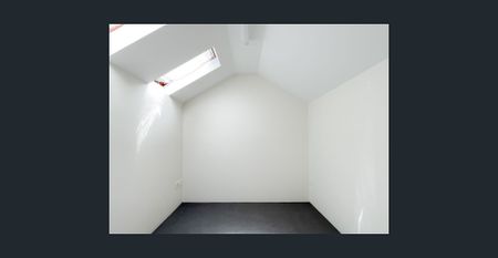 TOWNHOUSE WITH LARGE GRASSED COURTYARD - Photo 4