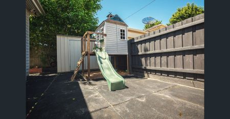 PICTURE PERFECT | FAMILY OASIS | FABULOUS LOCATION - Photo 3