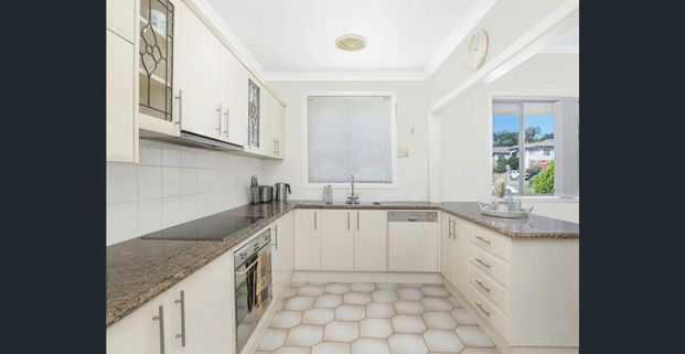 A LOVELY 3 BEDDER WITH WATER USAGE INCLUDED! - Photo 1