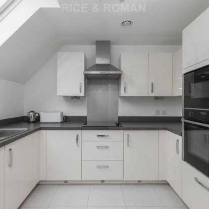 2 bedroom property to rent in Crowthorne - Photo 1