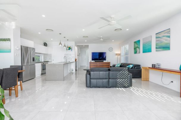 Modern Executive Waterfront Residence - Photo 1