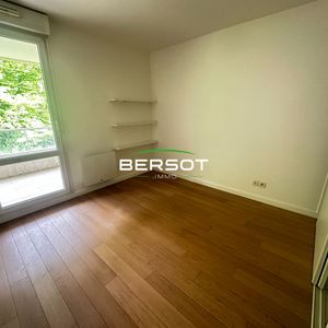 T2 avec parking et balcon - résidence avec piscine à Bregille - Photo 3