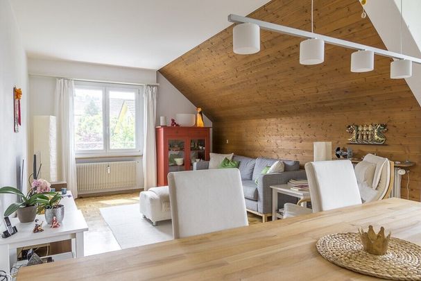 Sunny attic apartment with charm - Foto 1