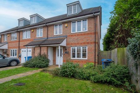 4 bedroom semi-detached house to rent - Photo 4