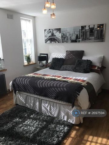 1 bedroom in a flat share to rent - Photo 3