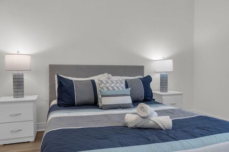 Montrose Avenue - Photo 4