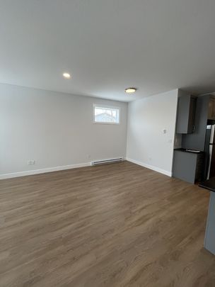 WHITTAKER 2 - A - 8708 - Photo 1