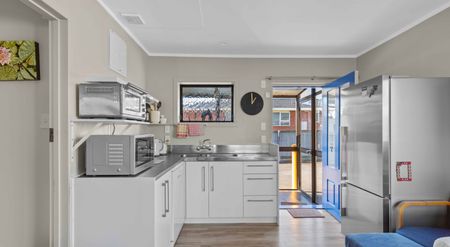 FULLY FURNISHED STUDIO UNIT IN VOGELTOWN - Photo 2