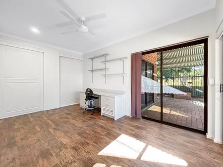 Spacious Three Bedroom Family Home in Braitling - Photo 5