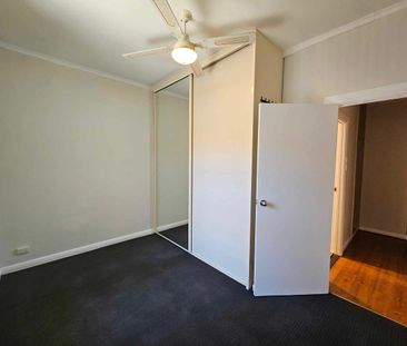 **SHORT TERM RENTAL** 3 BEDROOM HOUSE WITH A/C - Photo 5