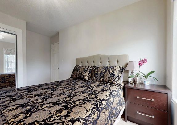 Condo Townhouse For Lease | N9255432 - Photo 1