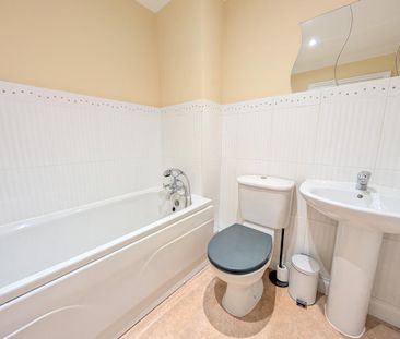 4 bedroom terraced house to rent - Photo 6