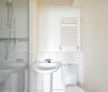 Room in a Shared Flat, Robinson Road, SW17 - Photo 1