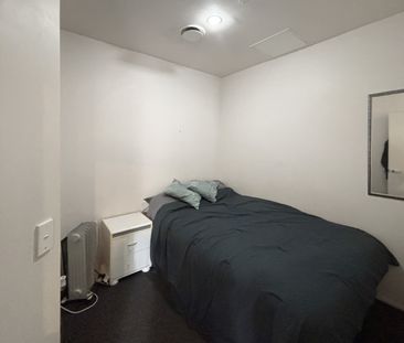 CENTRAL 2-BEDROOM APARTMENT! - Photo 4