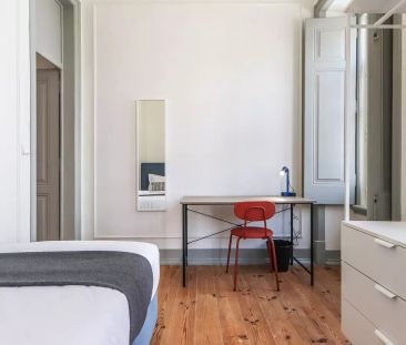 Rooms for rent in 7-bedroom apartment in Campo De Ourique - Photo 3