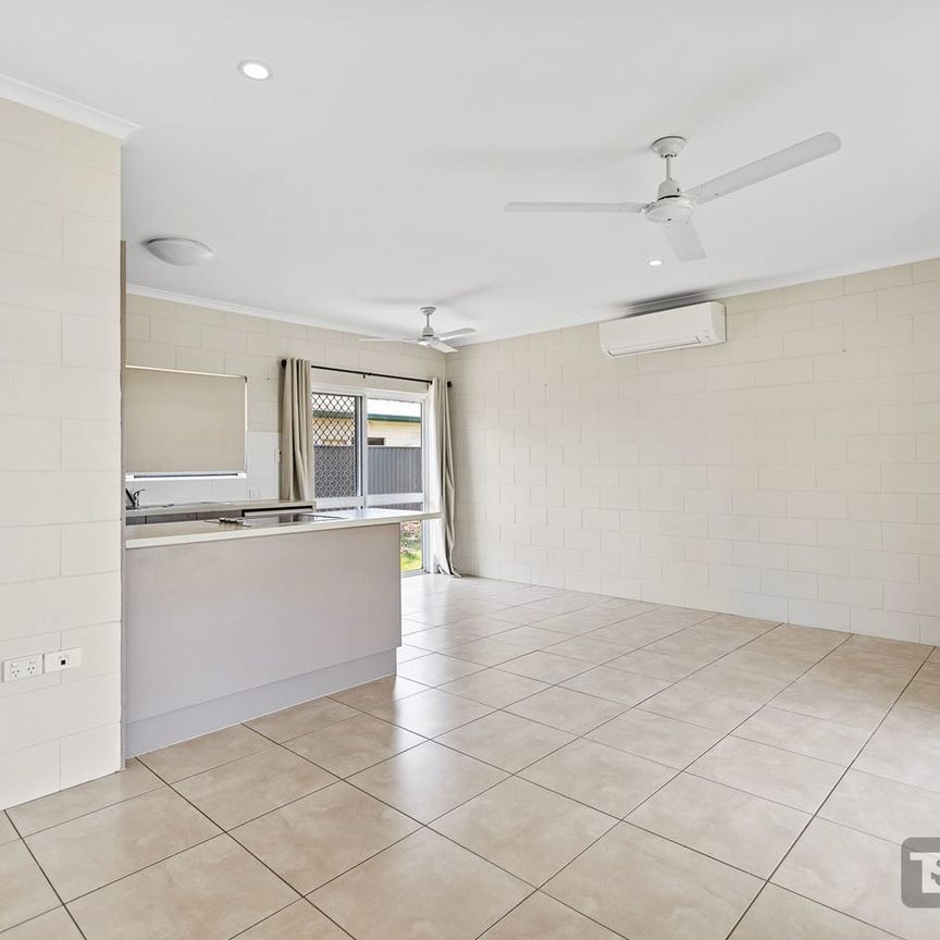 Charming 2-Bedroom Duplex - Photo 1