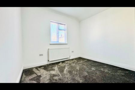 5 Bed End Terrace, St. Antonys Road, E7 - Photo 2