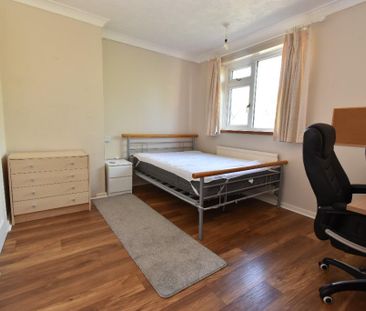 4 bedroom semi-detached house to rent - Photo 3