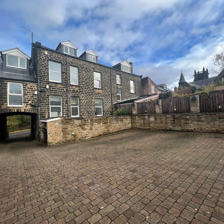 Lane End, Chapeltown, Sheffield, South Yorkshire - Photo 1