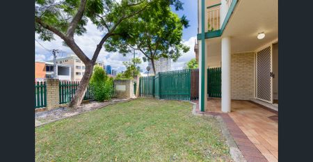 Garden Courtyard in Boutique Block! - Photo 3