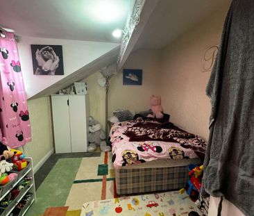 Kelsall Grove, HYDE PARK - Photo 3