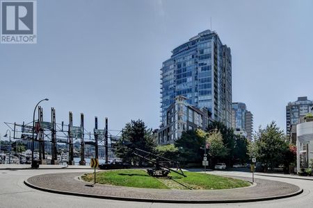 2106 1228 MARINASIDE CRESCENT, Vancouver, British Columbia - Photo 2