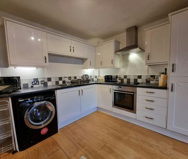 Flat to rent on - Photo 2