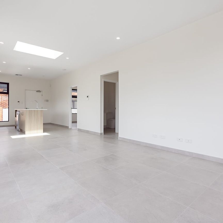 Top Floor Contemporary Living - Photo 1