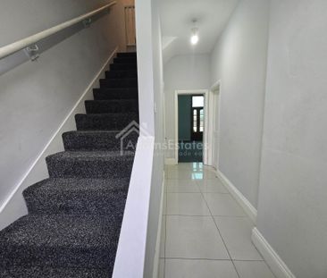 Price £1,000 pcm - Available Now - Unfurnished - Photo 1