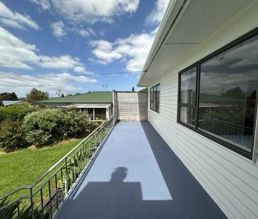 Family Friendly on Ford Avenue - Photo 3