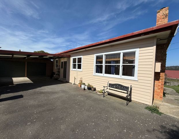 It's easy, Living Here - Photo 1