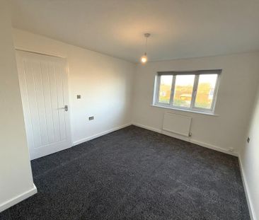 3 bedroom end of terrace house to rent - Photo 2