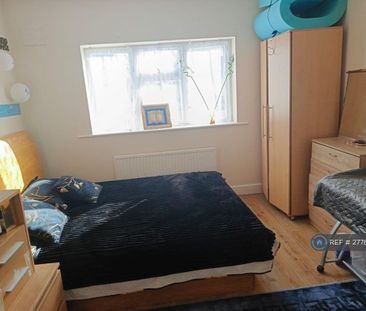 3 bedroom semi-detached house to rent - Photo 3