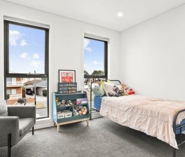 Modern Family Home - Photo 4