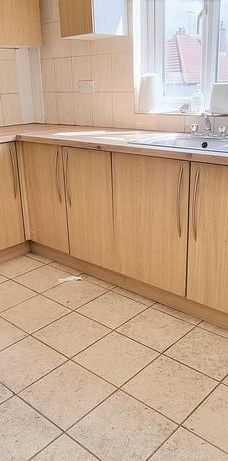 1 bedroom in a flat share to rent - Photo 1