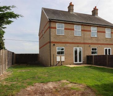 3 bedroom semi-detached house to rent - Photo 5