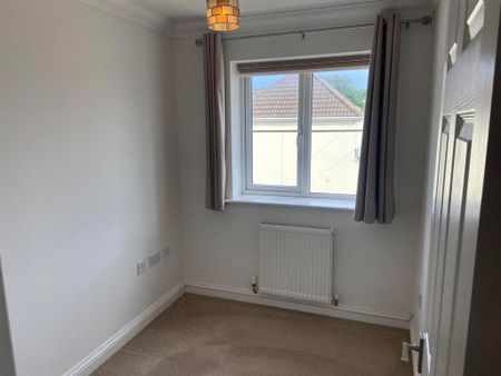 4 bedroom semi-detached house to rent - Photo 5