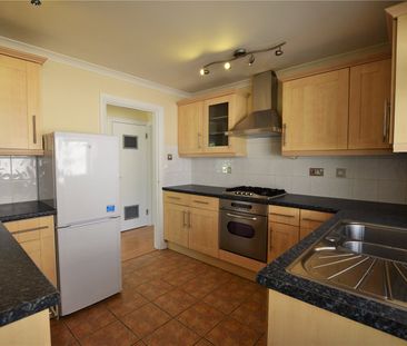 4 bedroom House in Cherrydale Road, Camberley - Photo 6
