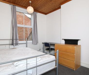 5 bedroom semi-detached house to rent - Photo 4