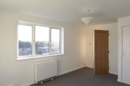 4 bedroom semi-detached house to rent - Photo 4