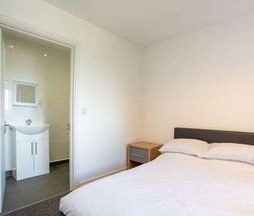 Flat 8, 2 White Ridge Court - Photo 6