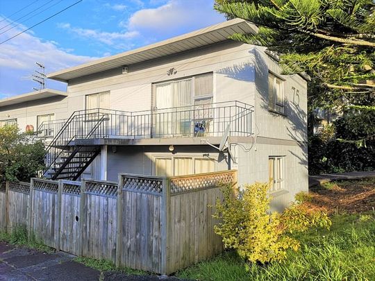 Ready to move in, spacious plus a courtyard - Photo 1