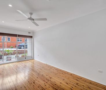 Neat, renovated kitchen with dishwasher and electric cooktop - Photo 1