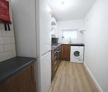 4 bedroom flat share to rent - Photo 2