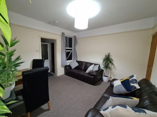 4 bedroom terraced house to rent - Photo 1