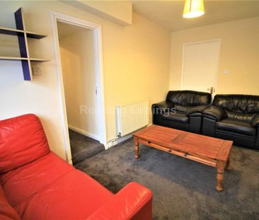 4 bedroom semi-detached house to rent - Photo 3