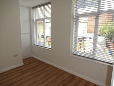 1 Bed Flat - Photo 3